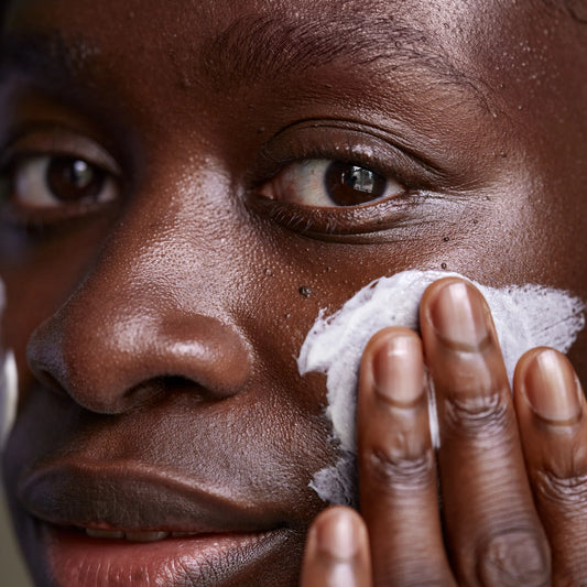 ELVYTTÄVÄ YRTTISAVINAAMIO 40 ml Palkittu*