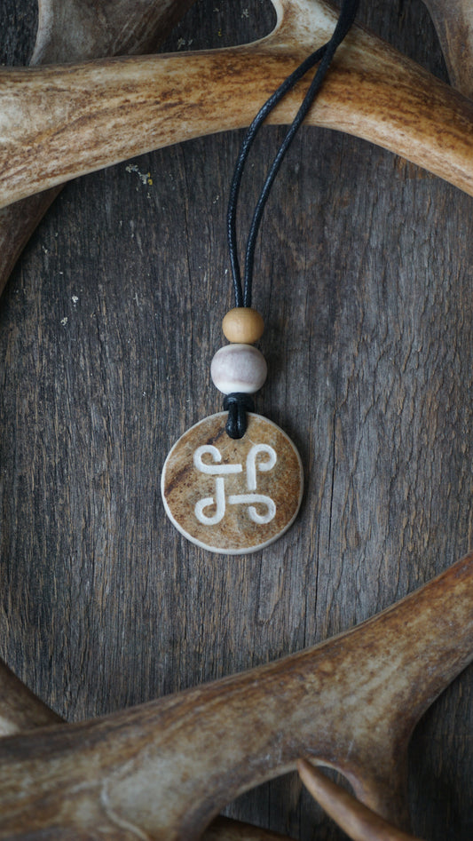 KÄPÄLIKKÖ -Poronsarviriipus