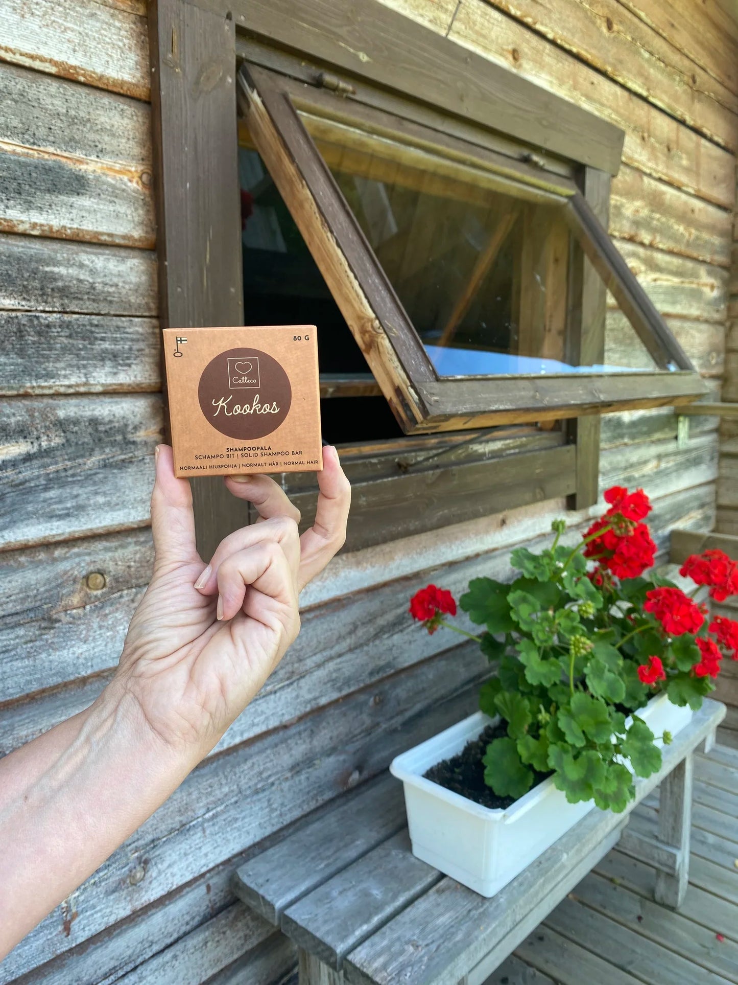 KOOKOS SHAMPOOPALA 80 g – Kookosmaito normaaleille & kuiville hiuksille
